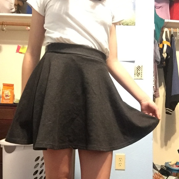 dark gray skater skirt - Picture 2 of 3